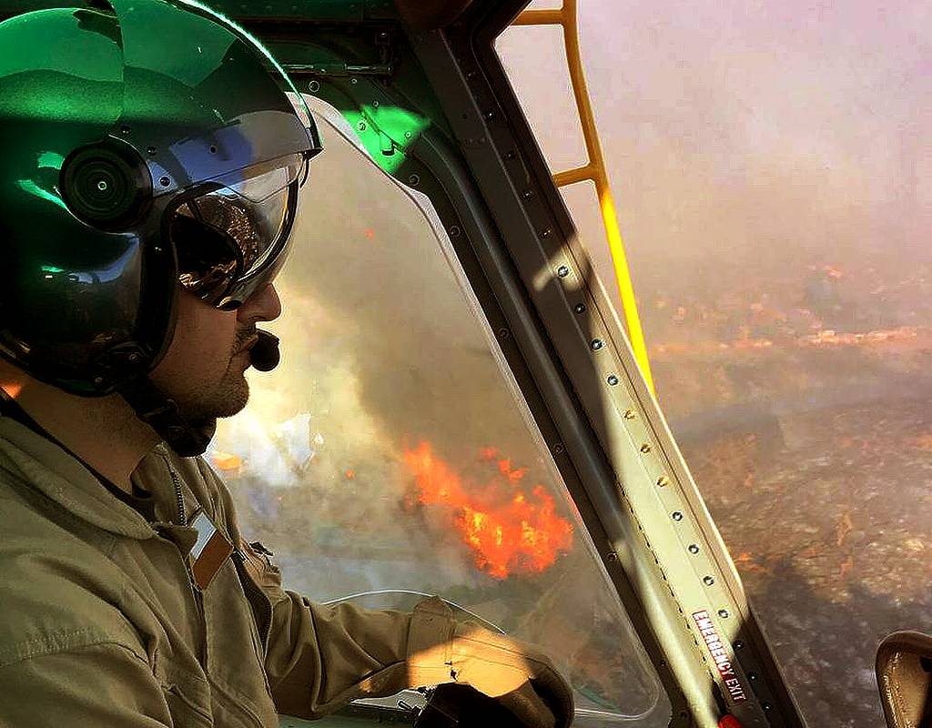 Pilot JR Liming with U.S. operator Helicopter Express flies a firefighting mission over Santiago, Chile, in 2017. Helicopter Express Photo