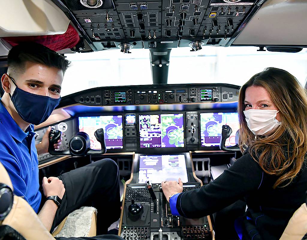 Joshua Cadwallader, Bombardier apprentice (left) and Minister Gillian Keegan (right) in the cockpit of a Bombardier business jet
