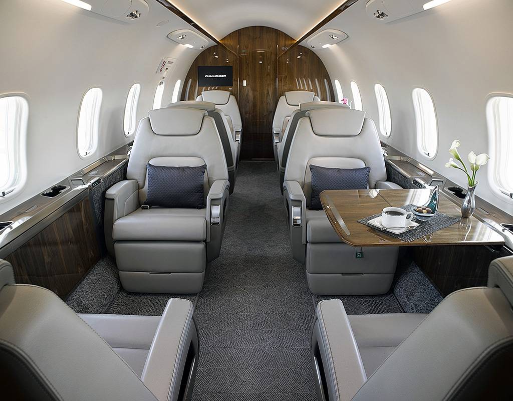 N347FZ Bombardier Challenger 350 passenger cabin interior