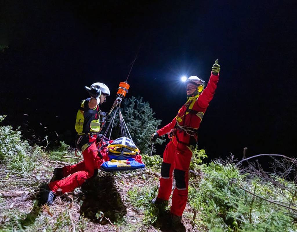 DRF Luftrettung and ARA Flugrettung were recognized for a highly complex night-time hoist mission carried out by the Tyrolean ARA emergency helicopter in December last year.