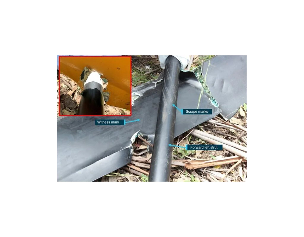 Damage to the blue main rotor blade and the forward left landing strut. ATSB Photo