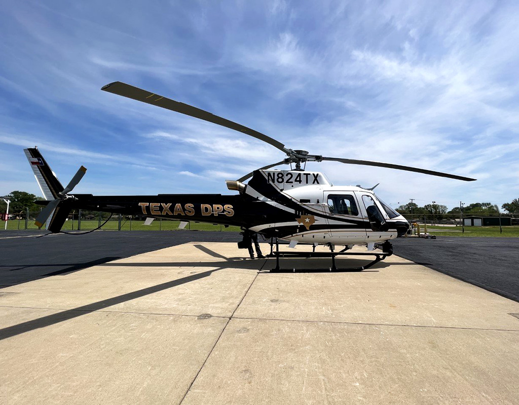 The aircraft is the first in the Texas DPS fleet to be outfitted with the TrakkaBeam TLX search light, and the Boost Human External Cargo (HEC) system. Metro Photo