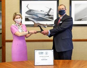 Kimberley Reed (left) and Ira Berman holding G650ER model during the ceremony