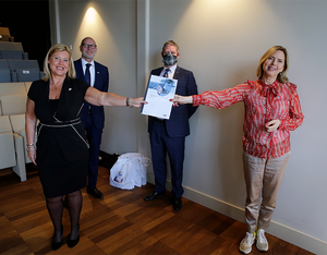 Den Helder Airport representatives presented a report on the impact of helicopters and ships in the conservation of Dutch offshore wind farms to outgoing Minister Cora van Nieuwenhuizen during European Maritime Day ceremonies. Den Helder Airport Photo