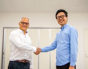 From left are Arnaud Coville, chief development officer of SkyDrive, and Tomohiro Fukuzawa, CEO. SkyDrive Image