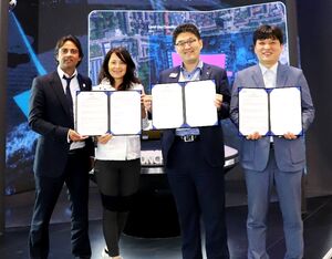 Ricky Sandhu and Andrea Wu of Urban-Air Port with Dongwan Yoo, Hanwha Systems, and MC Jung, Korea Airports Corporation Signing the Letter of Intent (Credit: UAP)
